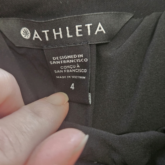 ATHLETA Apres Ski quilted Short Zip Pockets in black. Size 4 - Picture 12 of 15
